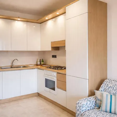 Double 5 Minutes From Sea And Private Parking 아파트 로아노