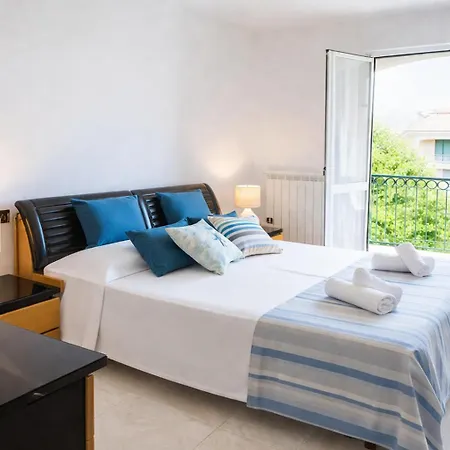 Double 5 Minutes From Sea And Private Parking 아파트 *